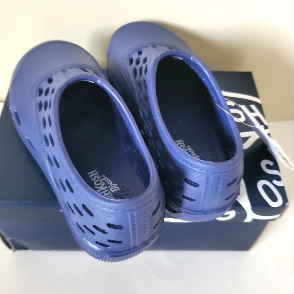 OshKosh B'gosh Slip on toddler Shoes size 11
